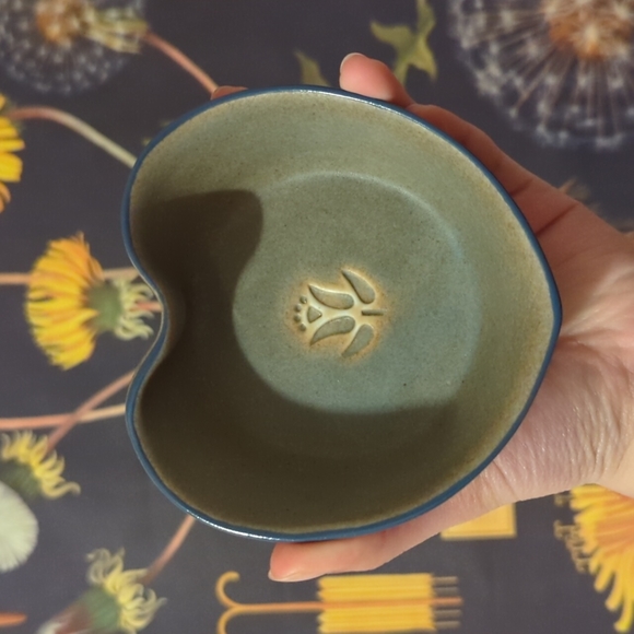 Ceramic heart-shaped trinket dish - Picture 2 of 4